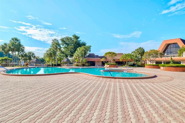3100 Holiday Springs Boulevard 111, Margate, FL 33063