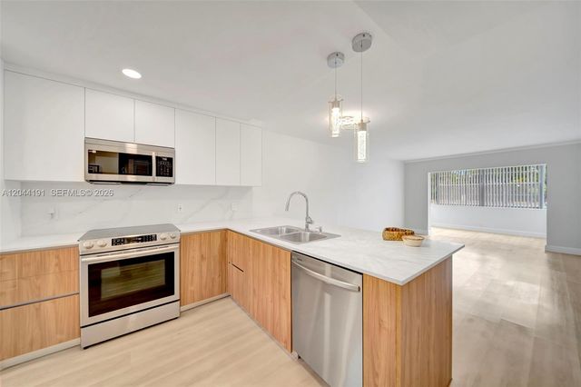 3100 Holiday Springs Boulevard 111, Margate, FL 33063