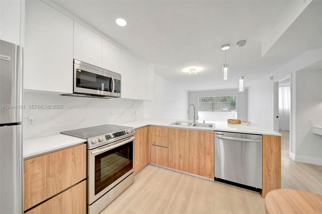 3100 Holiday Springs Boulevard 111, Margate, FL 33063
