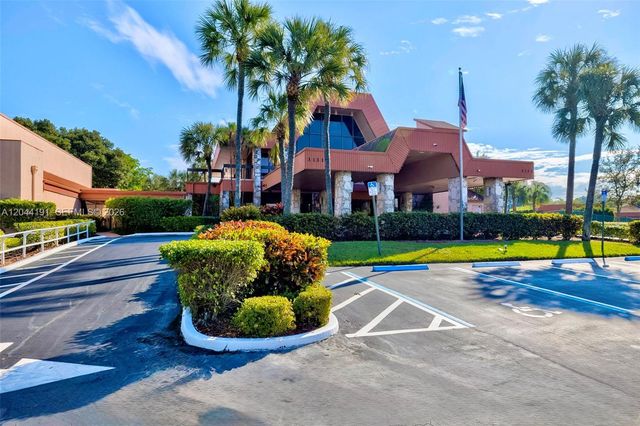 3100 Holiday Springs Boulevard 111, Margate, FL 33063