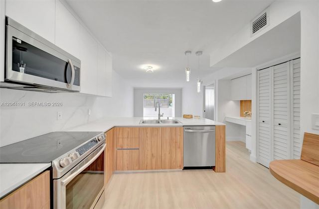 3100 Holiday Springs Boulevard 111, Margate, FL 33063