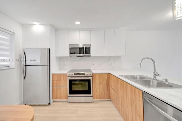 3100 Holiday Springs Boulevard 111, Margate, FL 33063
