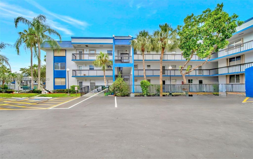 3100 Holiday Springs Boulevard 111, Margate, FL 33063