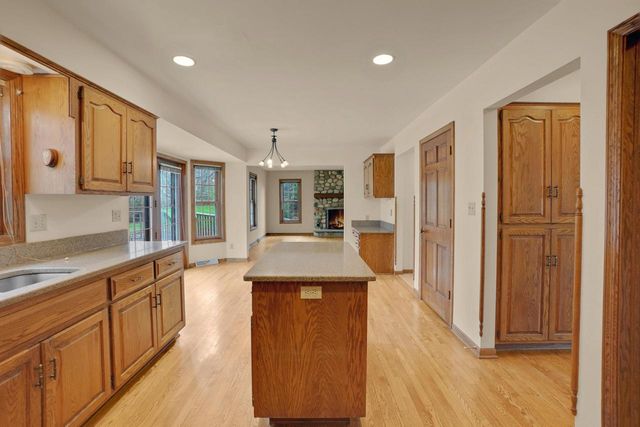 2320 Buckingham PLACE, Brookfield, WI 53045