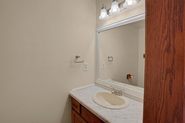 2320 Buckingham PLACE, Brookfield, WI 53045