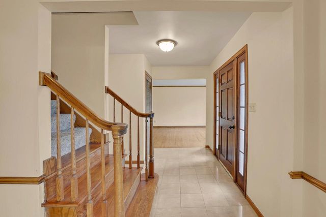 2320 Buckingham PLACE, Brookfield, WI 53045