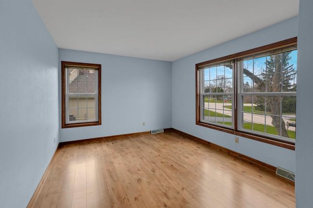 2320 Buckingham PLACE, Brookfield, WI 53045