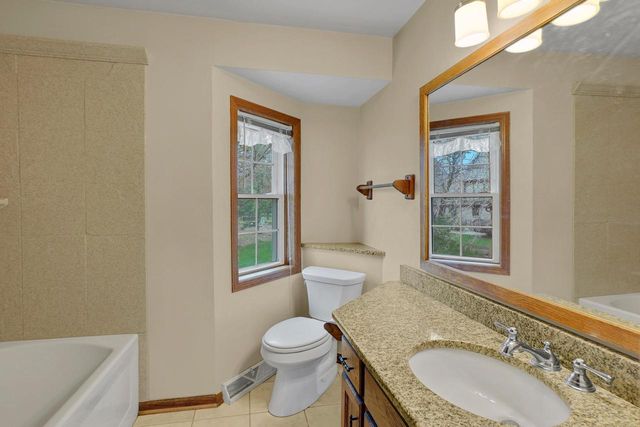 2320 Buckingham PLACE, Brookfield, WI 53045