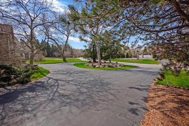 2320 Buckingham PLACE, Brookfield, WI 53045