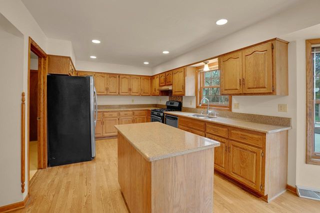 2320 Buckingham PLACE, Brookfield, WI 53045