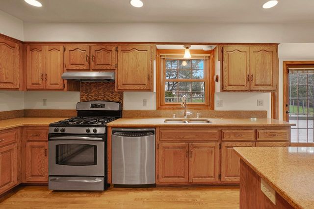 2320 Buckingham PLACE, Brookfield, WI 53045