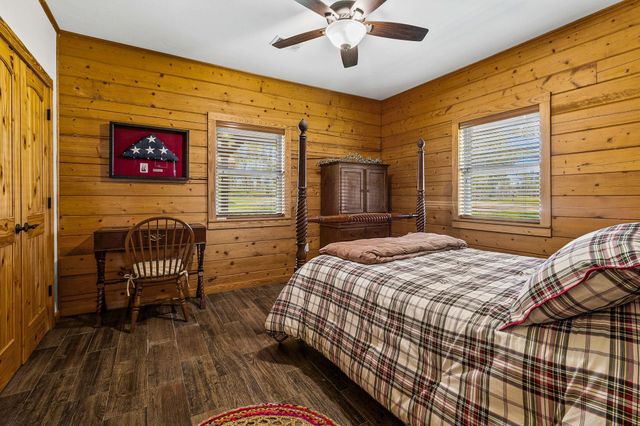 276 Evening Shade, Onalaska, TX 77360