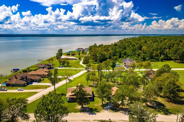 276 Evening Shade, Onalaska, TX 77360