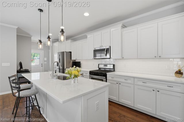 2405 Oakshire Avenue, Berkley, MI 48072
