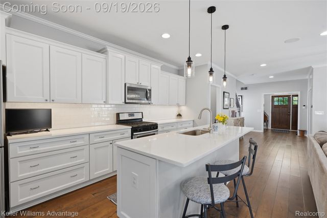 2405 Oakshire Avenue, Berkley, MI 48072