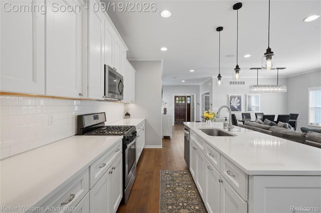 2405 Oakshire Avenue, Berkley, MI 48072