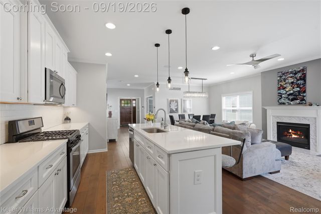 2405 Oakshire Avenue, Berkley, MI 48072