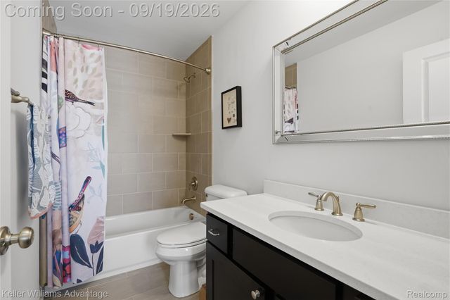 2405 Oakshire Avenue, Berkley, MI 48072