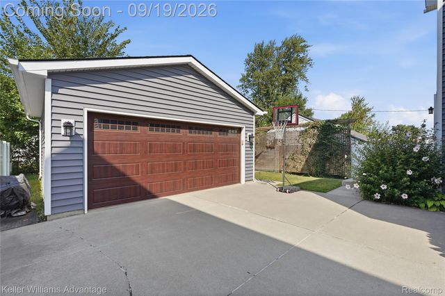 2405 Oakshire Avenue, Berkley, MI 48072
