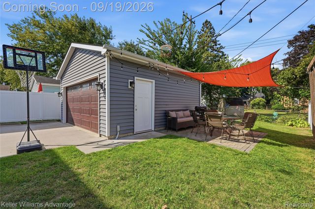 2405 Oakshire Avenue, Berkley, MI 48072