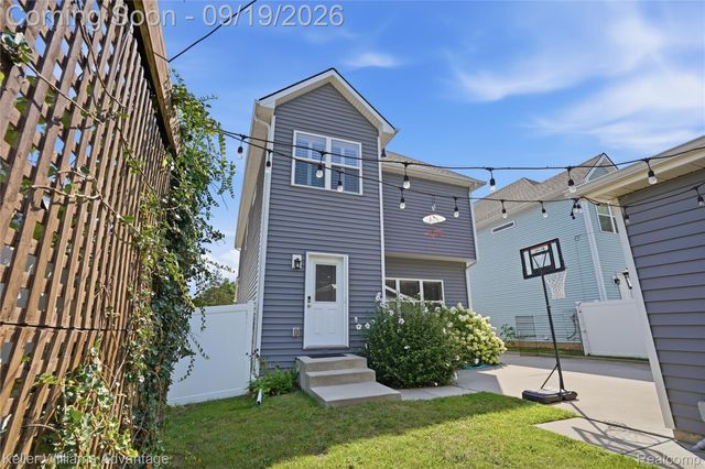 2405 Oakshire Avenue, Berkley, MI 48072