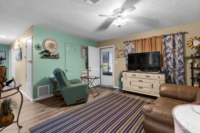 4235 Reinsma Rd, Milton, FL 32583