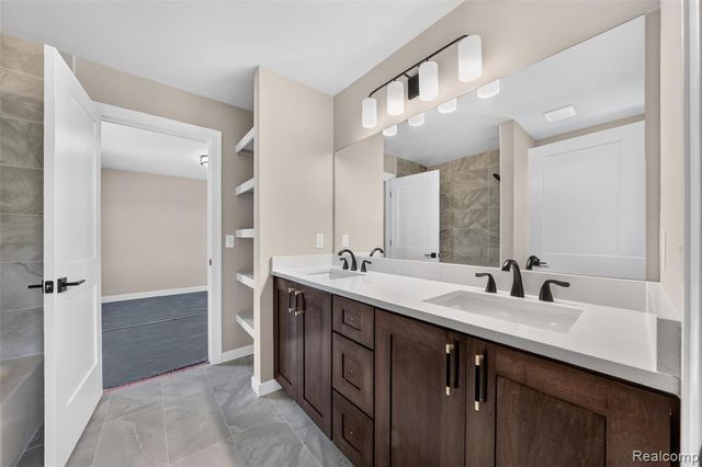 710 Marlayna Drive, Oxford, MI 48371