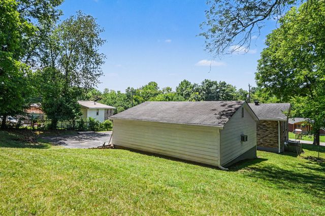 8008 Bonnafair Dr, Hermitage, TN 37076