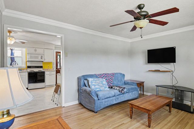 8008 Bonnafair Dr, Hermitage, TN 37076