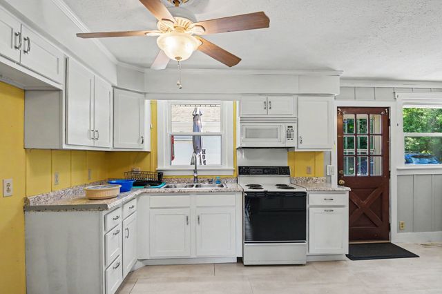 8008 Bonnafair Dr, Hermitage, TN 37076