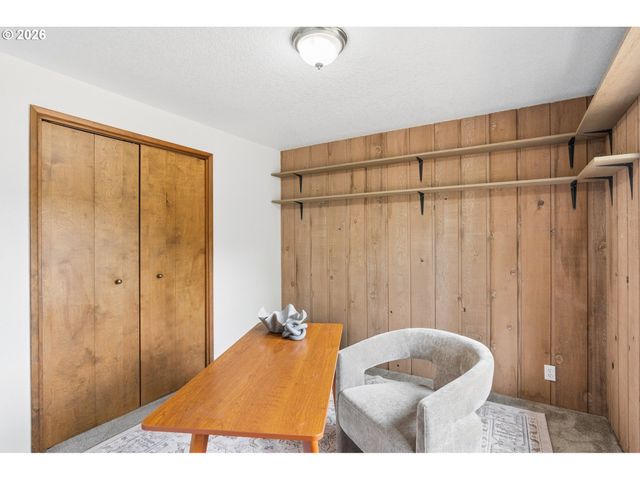 1175 OAK St, Silverton, OR 97381