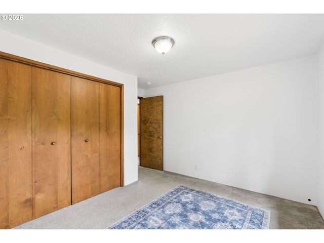 1175 OAK St, Silverton, OR 97381