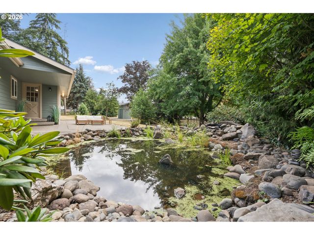 1175 OAK St, Silverton, OR 97381
