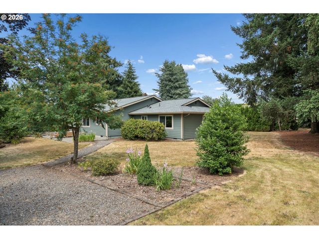 1175 OAK St, Silverton, OR 97381