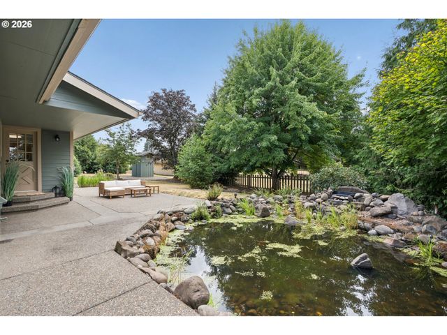1175 OAK St, Silverton, OR 97381