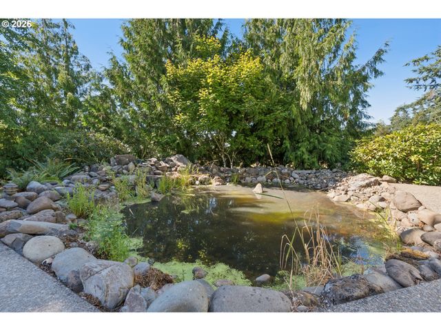 1175 OAK St, Silverton, OR 97381