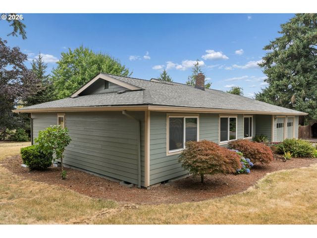 1175 OAK St, Silverton, OR 97381