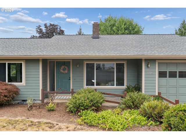 1175 OAK St, Silverton, OR 97381