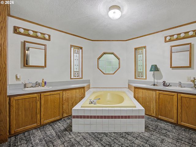 41180 Se KUBITZ Rd, Sandy, OR 97055