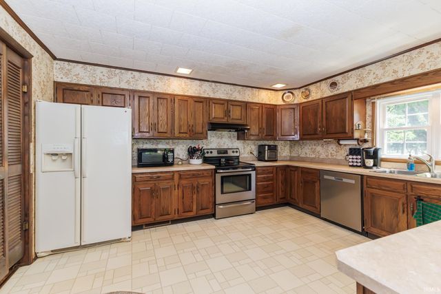 8301 W River Road, Yorktown, IN 47396