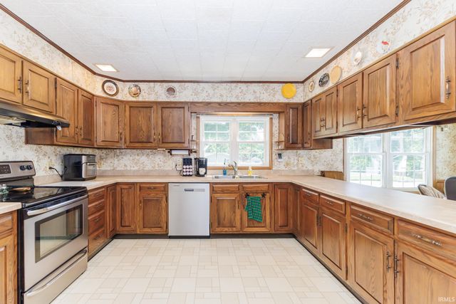 8301 W River Road, Yorktown, IN 47396