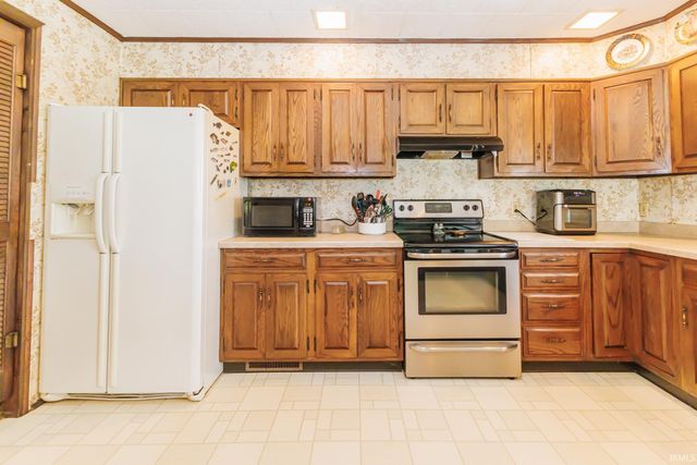 8301 W River Road, Yorktown, IN 47396