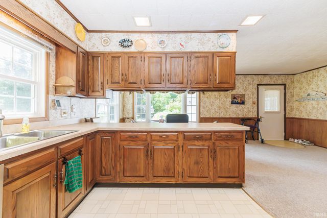 8301 W River Road, Yorktown, IN 47396