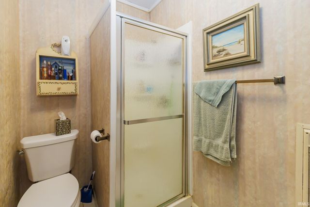 8301 W River Road, Yorktown, IN 47396