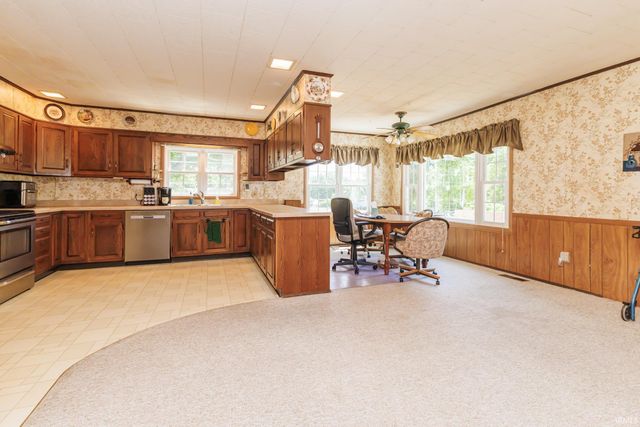 8301 W River Road, Yorktown, IN 47396