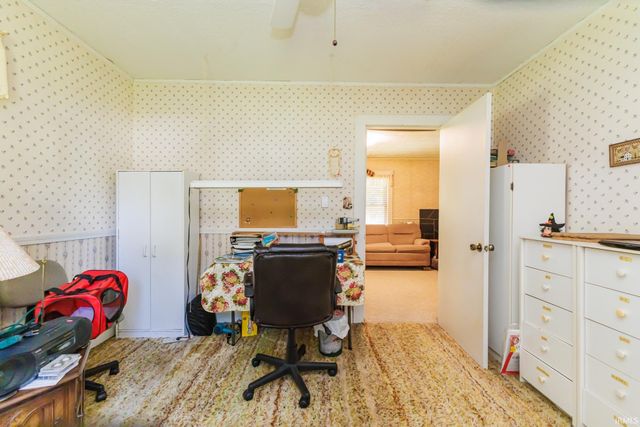 8301 W River Road, Yorktown, IN 47396