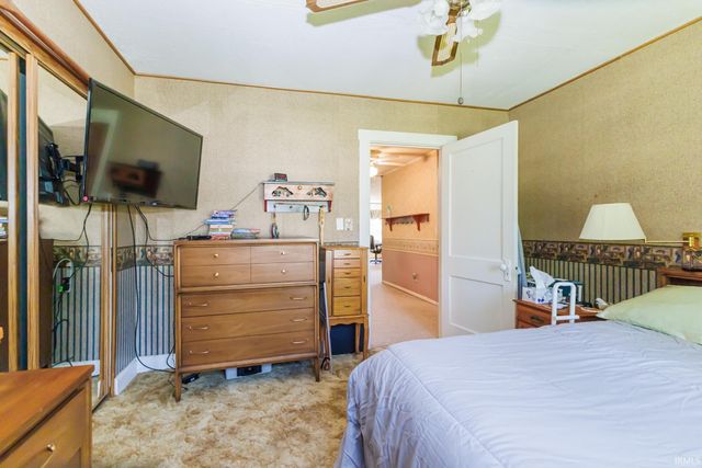 8301 W River Road, Yorktown, IN 47396