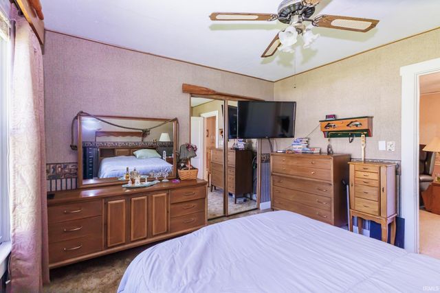 8301 W River Road, Yorktown, IN 47396