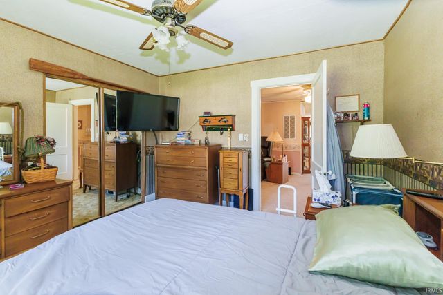 8301 W River Road, Yorktown, IN 47396