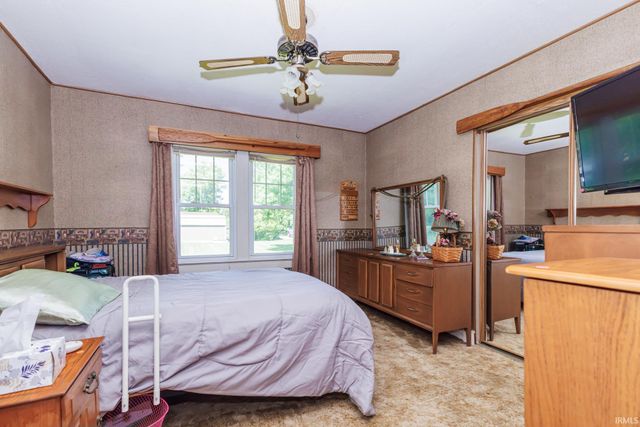 8301 W River Road, Yorktown, IN 47396